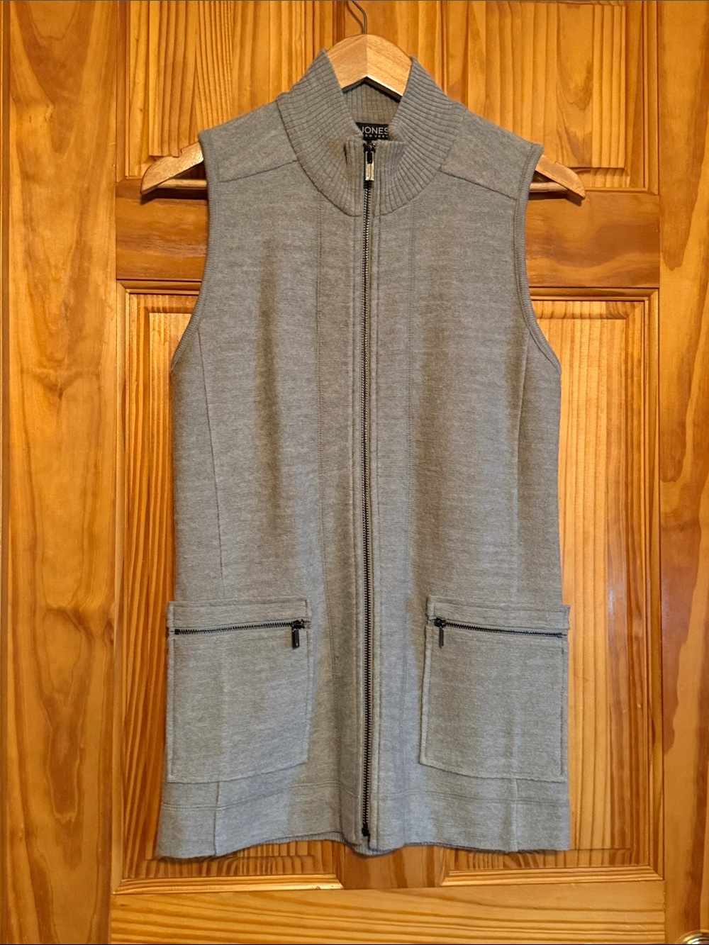 Jones New York Light Gray Wool Blend Sleeveless Zip-Front Knit Vest